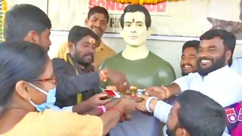 Covid 19 pandemic Telangana villagers dedicate temple to Actor Sonu Sood for his noble deeds mah