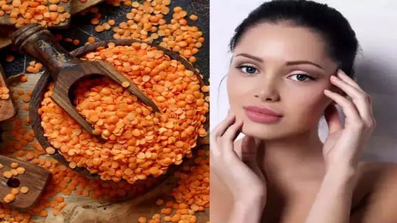 मसूर की दाल के पाउडर में पिसी उड़द की दाल, बादाम का तेल, ग्लिसरीन और गुलाब जल मिलाने से यह एंटी एक्ने फेस पैक की तरह काम करती है।