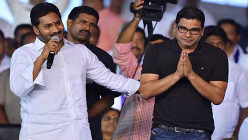 दिल्ली विधानसभा चुनाव से पहले प्रशांत किशोर आंध्र प्रदेश में वाईएसआर कांग्रेस के चुनावी सलाहकार बने। यहां पार्टी को जीत दिलवाई।