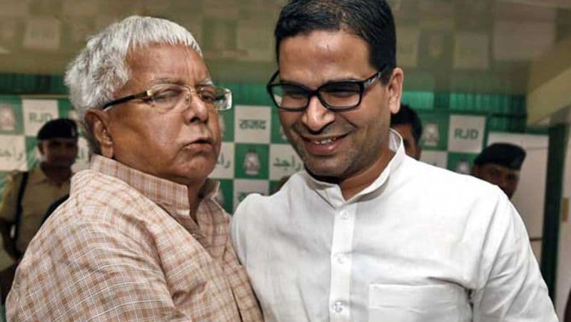 2015 के बिहार विधानसभा चुनाव में प्रशांत किशोर ने जेडीयू, आरजेडी और कांग्रेस के महागठबंधन के साथ काम किया। इनका एक नारा काफी चर्चित हुआ था-'बिहार में बिहार है, नीतीशै कुमार है!' यह महागठबंधन की जीत हुई थी।