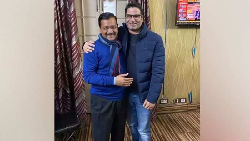 दिल्ली विधानसभा चुनाव में प्रशांत किशोर ने CAA के मुद्दे को आधार बनाकर रणनीति बनाई और आप को जितवाया। प्रशांत किशोर कभी UNICEF में काम करते थे। वे ब्रॉन्डिंग संभालते थे। पीके के नाम से पहचाने जाने वाले प्रशांत किशोर अफ्रीका में यूनाइटेड नेशन के साथ करीब 8 साल जुड़े रहे।