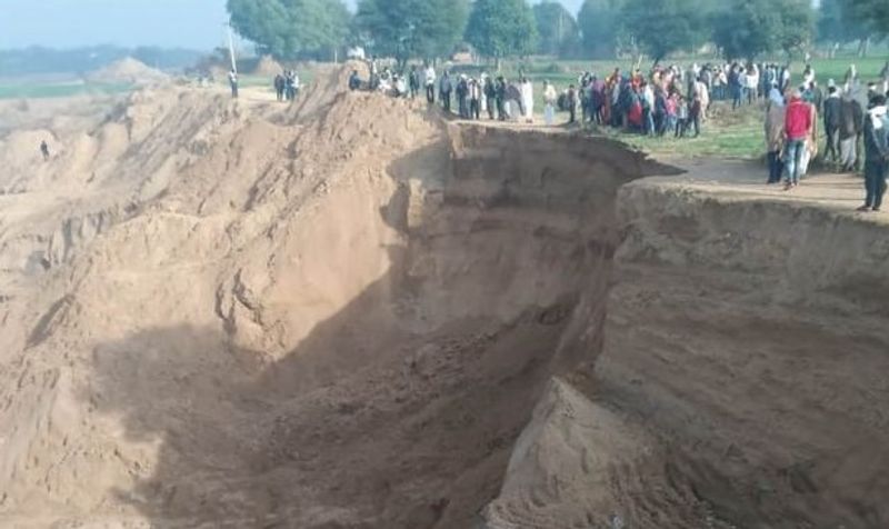 हादसे के बाद परिजन खदान से शव निकालकर अंतिम संस्कार के लिए ले जा रहे थे। इस दौरान एसपी मनीष अग्रवाल को घटना की जानकारी मिली। जिनके निर्देश पर पुलिस ने शवों को कब्जे में लिया गया। पुलिस ने शव को पोस्टमार्टम के लिए भेजा है।