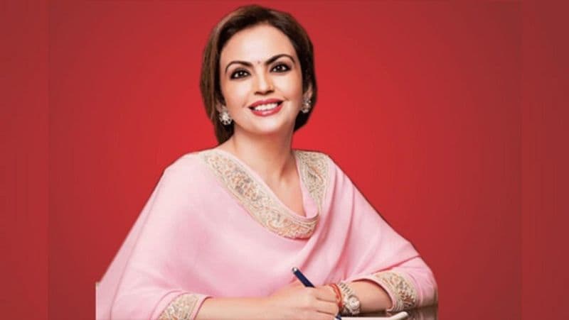 नीता अंबानी खुद बिजनेस वुमन होने के साथ सोशल वर्कर भी हैं। वे धीरूभाई अंबानी इंटरनेशनल स्कूल (Dhirubhai Ambani International School) और रिलायंस फाउंडेशन (Reliance Foundation) की फाउंडर और चेयरपर्सन हैं। अब उन्हें अपने छोटे बेटे अनंत अंबानी की शादी करनी है, जो राधिका मर्चेंट के साथ जल्द ही होगी।