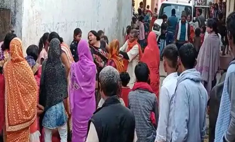 कुछ देर पहले ही घर निकलीं थीं दोनों
हादसे में मारी गईं दादी पोती ठासरा तहसील के वजेवाड गांव में रहने वाली थीं। घर से निकली ही थीं की यह द4दनाक हदासा हो गया। पीड़ित परिवार के घर लोगों की भीड़ लगी हुई है। हर कोई हैरान है कि अभी तो दोनों निकलीं थीं और यह कैसे हो गया।