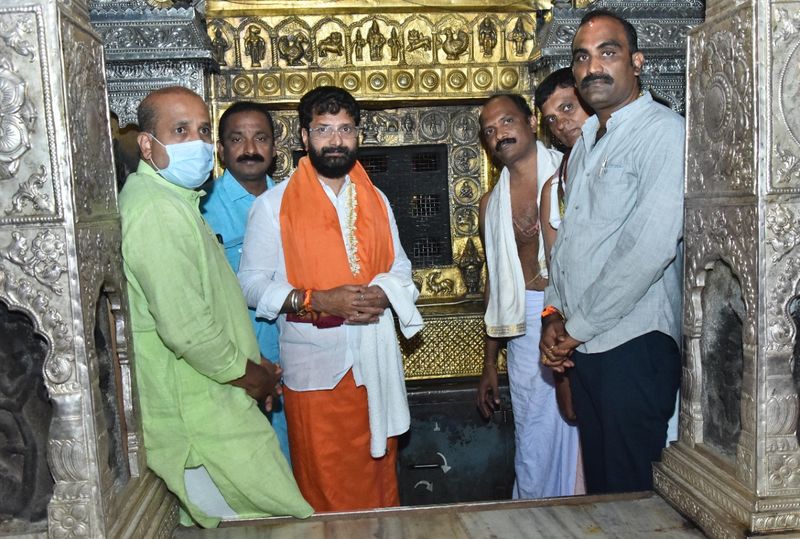 bjp secretary CT Ravi Visits sri krishna mutt udupi rbj