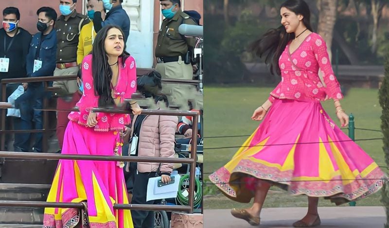 वहीं, लॉकडाउन से पहले सारा अली खान बनारस में शूटिंग करते हुए दिखी थीं। जहां से फोटोज और वीडियोज सोशल मीडिया पर वायरल हुए थे। फिल्म 'अतरंगी रे' अगले साल रिलीज की जाएगी। 