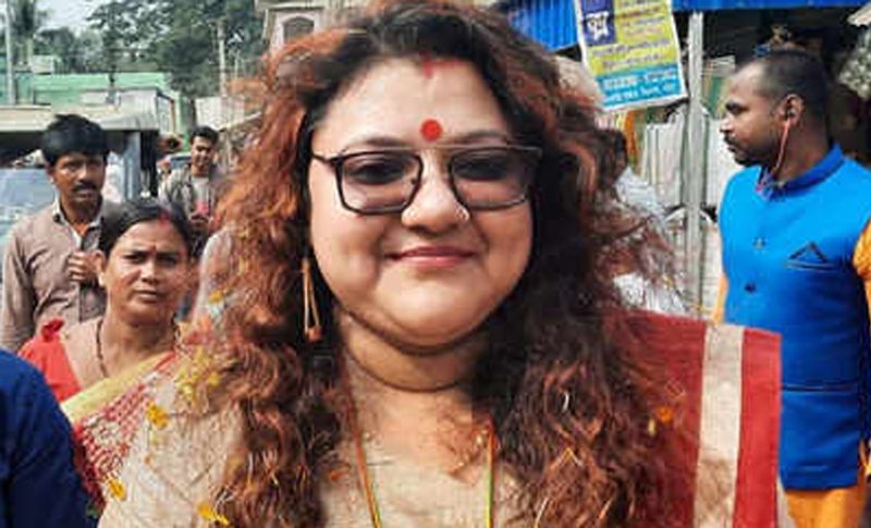 इतना ही नहीं सुजाता अपने परिवार में आई दरार के पीछे भारतीय जनता पार्टी का हाथ बताया। उन्होंने कहा-बीजेपी एक लालची पार्टी है, वह बंगाल में सत्ता के लिए कुछ भी कर सकती है। एक परिवार तो कई हजारों लाखों परिवार की बलि दे देगी।
