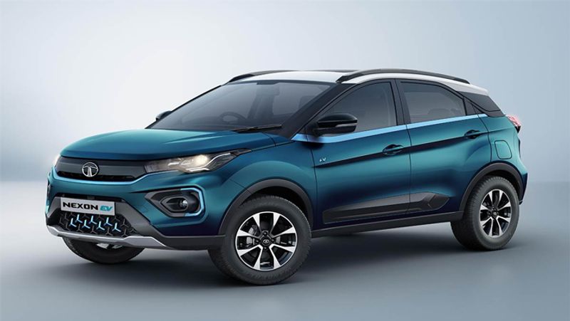 वहीं, टाटा Nexon के पेट्रोल वैरिएंट पर 3 हजार और डीजल वैरिएंट पर 20 हजार रुपए तक का डिस्काउंट दिया जा रहा है।