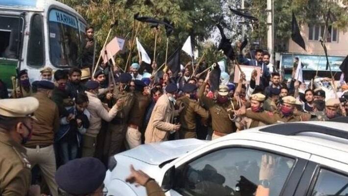 BJP MLA Umesh Malik's Car Attacked In UP Allegedly By Mob Protesting Farm Laws BJP MLA Umesh Malik's Car Attacked In UP Allegedly By Mob Protesting Farm Laws