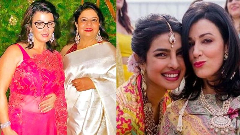 बता दें प्रियंका चोपड़ा जोनस की सास डेनिस जोनस खूबसूरती के मामले में अपनी बहू प्रियंका से जरा भी कम नहीं हैं। पेशे से डेनिस एक टीचर हैं। डेनिस, प्रियंका और निक की रिंग सेरेमनी और शादी के दौरान भारत आई थीं। यहां उन्होंने वेस्टर्न कल्चर से हटकर भारतीय संस्कृति का जमकर आनंद उठाया था। डेनिस यहां साड़ी और सलवार सूट जैसे भारतीय परिधानों में दिखी थीं।