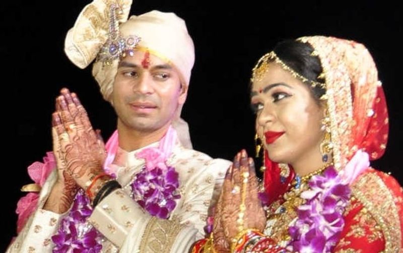 बताते चले कि तेज प्रताप यादव की शादी 12 मई 2018 को चंद्रिका राय की बेटी ऐश्वर्या से हुई थी। ऐश्वर्या बिहार के पूर्व मुख्यमंत्री दारोगा प्रसाद राय की पोती हैं। चंद्रिका राय सारण जिले की परसा सीट से 8 बार के विधायक रहे हैं।