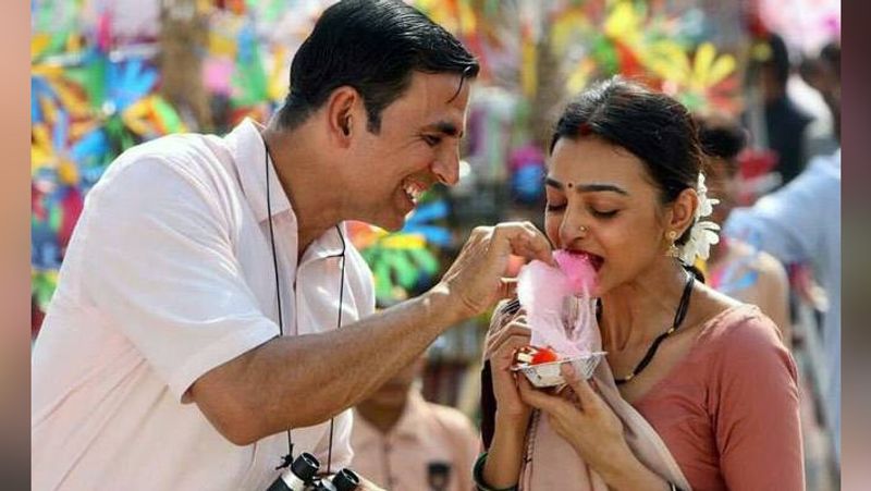 राधिका आप्टे ने अक्षय संग फिल्म पैडमैन में काम किया था। अक्षय के डेब्यू के वक्त राधिका सिर्फ छह साल की थीं। राधिका का जन्म 1985 में हुआ था।