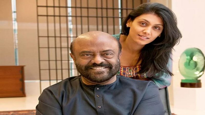 बाद में रोशनी नाडर भारत लौट आईं और साल 2009 में पिता की कंपनी संभाल ली। वे महज 27 साल की उम्र में इतनी बड़ी कंपनी की सीईओ बन गई थीं।