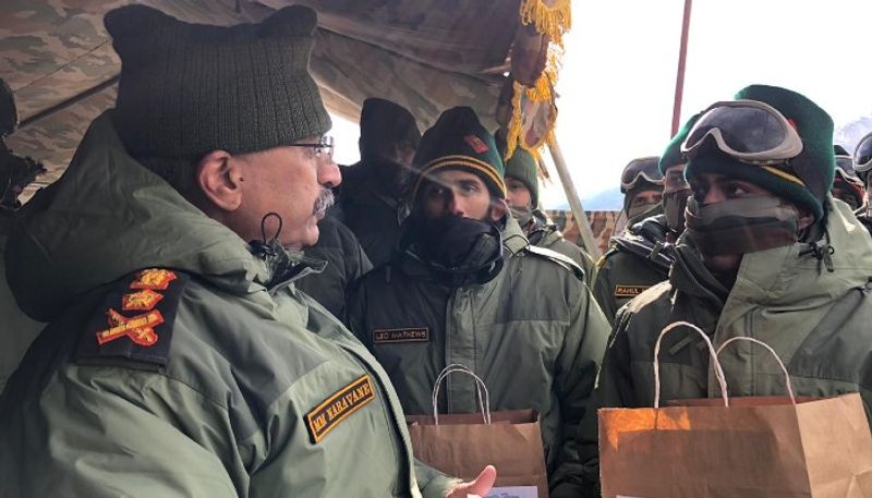 Army chief naravane meets corps in ladakh amid china stand off bsm
