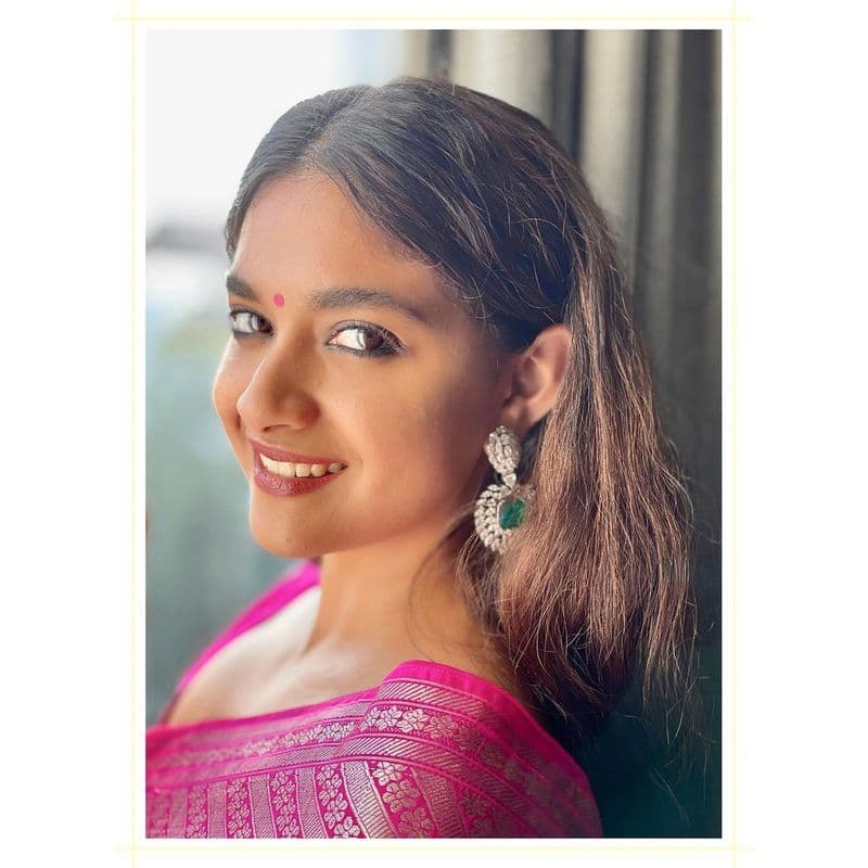 Actress Keerthy suresh latest pink color saree photo shoot going viral