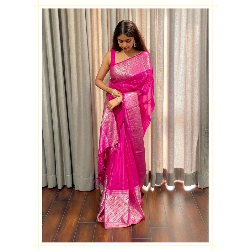 Actress Keerthy suresh latest pink color saree photo shoot going viral