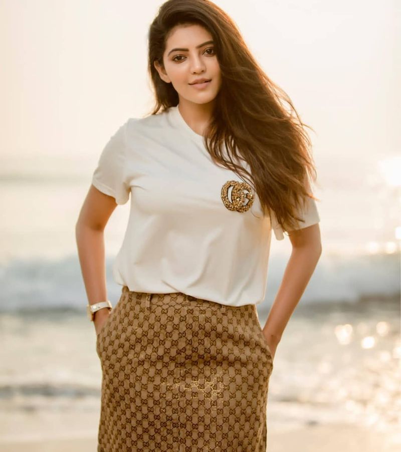 Athulya hot beach photo shoot going viral