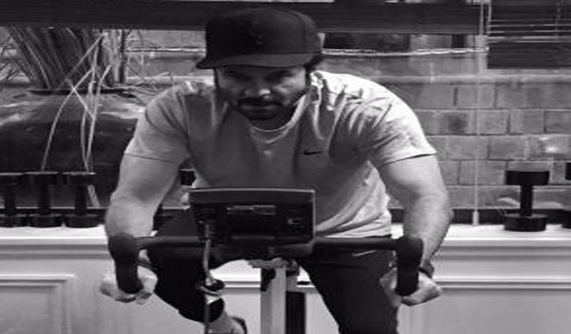 अनिल कपूर अपने नाश्ते से लेकर डिनर में साउथ इंडियन फ़ूड ही प्रेफर करते हैं। ये खाना नारियल तेल में बनाया जाता है। इसमें मौजूद MCTs (medium-chain triglyceride) बालों और स्किन के लिए काफी अच्छी होती है। (तस्वीर- गूगल से)