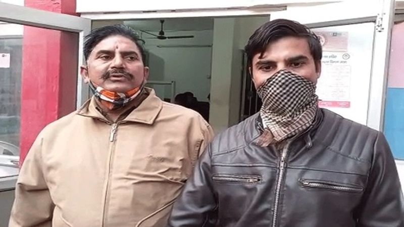 पुलिस के मुताबिक पीड़िता के पिता अमीरूद्दीन ने शिकायत दर्ज कराई है। मामले की जांच की जा रही है। जिसके आधार पर आरोपी के खिलाफ कार्रवाई की जाएगी।
फोटो सोर्स- आजतक