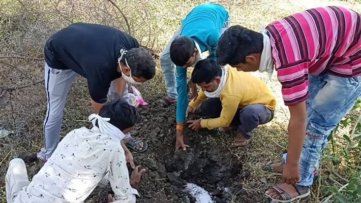 madhya pradesh news ganjbasoda doctor negligence handing over newborn as deadover to family shaken hands and feet still alive kpr madhya pradesh news ganjbasoda doctor negligence handing over newborn as deadover to family shaken hands and feet still alive kpr