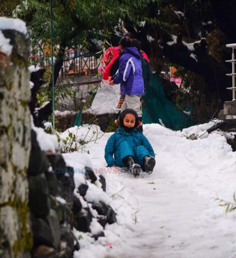During a snow in Manali anandu prabha s photostory