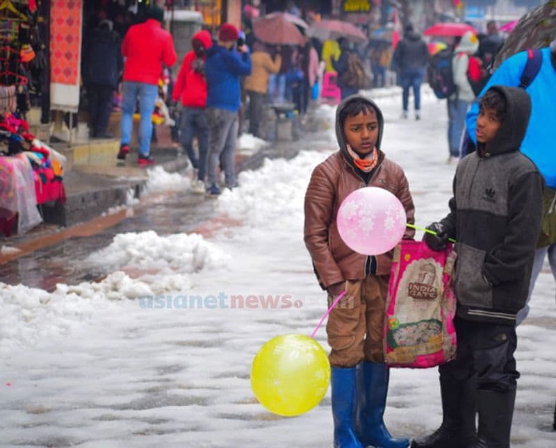 During a snow in Manali anandu prabha s photostory