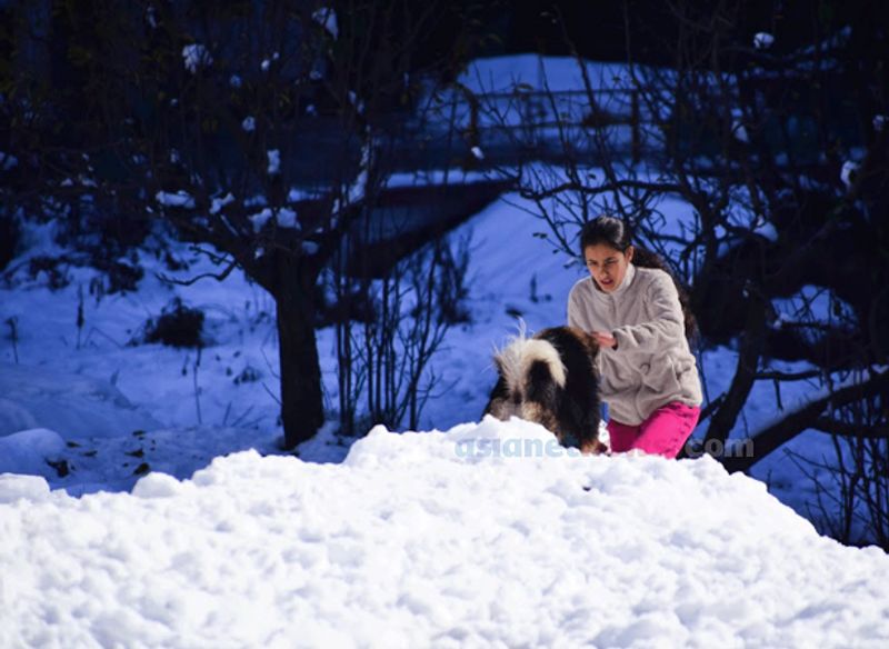 During a snow in Manali anandu prabha s photostory
