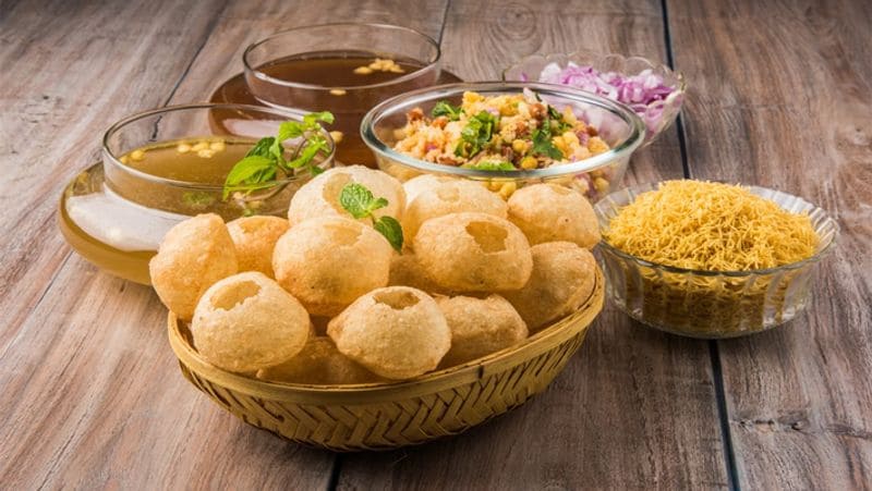 इसके बाद पनीर बटर मसाला, चिकन फ्राइड राइस और गारलिक ब्रेडस्टिक्ट्स को भी लोगों ने खूब ऑर्डर किया। लॉकडाउन में लोगों को जिसकी सबसे ज्यादा कमी खली वो थी पानी पूरी। स्वीगी ने लॉकडाउन के बाद पानी पूरी के दो लाख से ज्यादा ऑर्डर पूरे किए है।