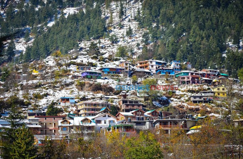 During a snow in Manali anandu prabha s photostory