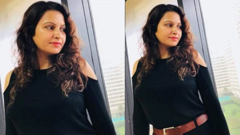 बता दें कि सोनाली हरियाणा विधानसभा चुनाव में हिसार जिले की आदमपुर विधानसभा सीट से चुनावी मैदान में उतरी थीं। हालांकि, वह चुनाव हार गईं।
