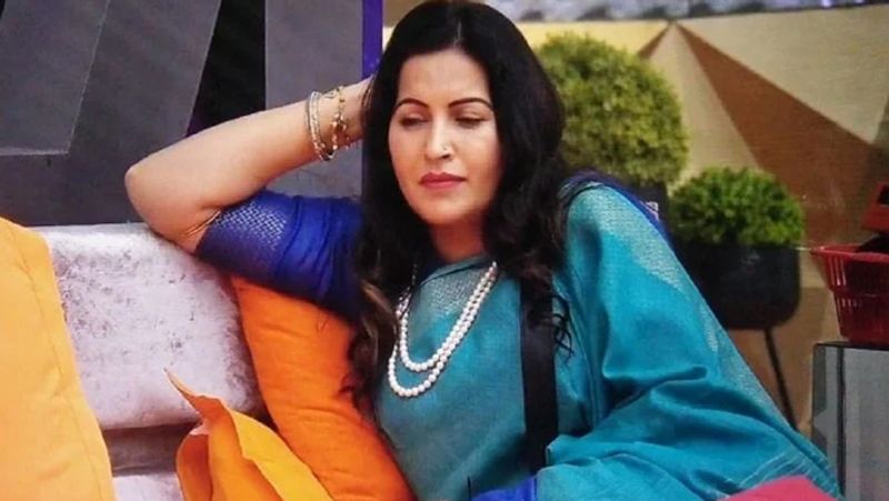 सोनली फोगाट ने टीवी सीरियल 'अम्मा' में नवाब शाह की पत्नी का रोल निभाया। इसके अलावा वह हरियाणवी सॉन्ग 'बंदूक आली जाटणी' में भी नजर आ चुकी हैं।