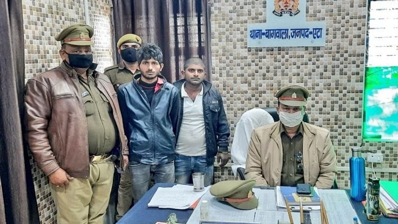 कॉलेज के आगे जाने के बाद लड़के ने चलती छात्रा के साथ दुष्कर्म किया। उधर कॉलेज के सामने उतरी छात्राओं ने इस बात की जानकारी अपने शिक्षकों और कॉलेज में पढ़ने वाले अन्य स्टूडेंटों को दी।
