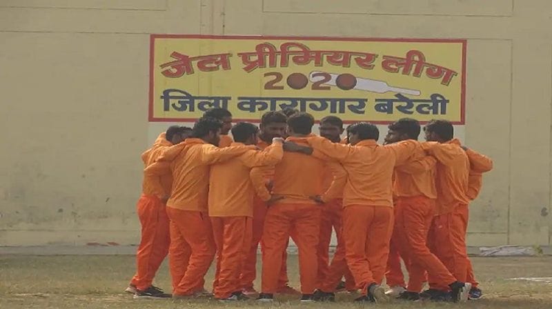 मीडिया रिपोर्ट्स के मुताबिक इसके लिए हर बैरक और अहाते की टीम बनाई गई है। पहली बार है जब जेल में आरोपी अपराध भूलकर नाचते-झूमते दिखाई दे रहे हैं।
