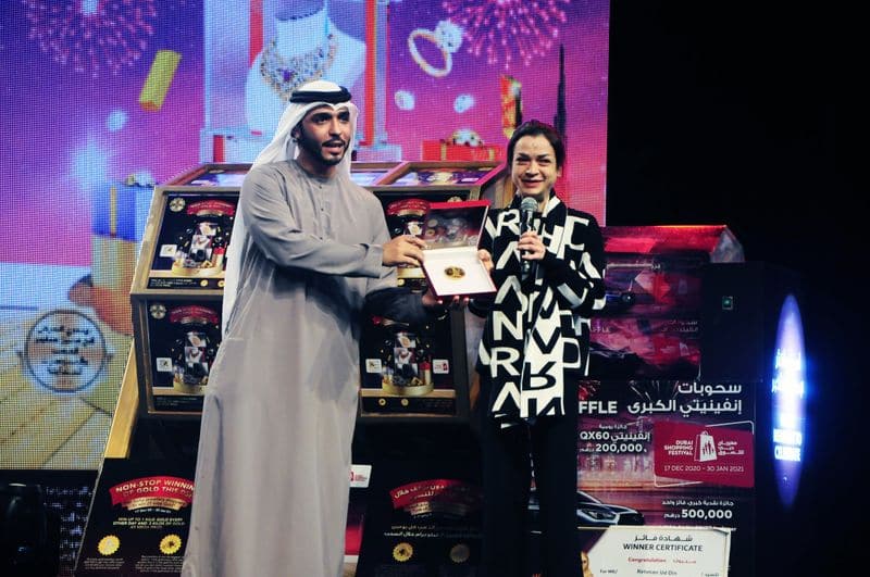 four people including Indians won 250 gram gold each in Dubai Gold and JEWELLERY GROUP's draw