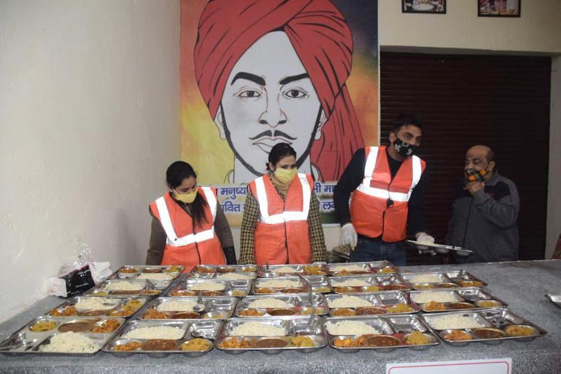 Guatam gambhir launch Delhi first Jan Rasoi canteen will provide food at Rs1 ckm