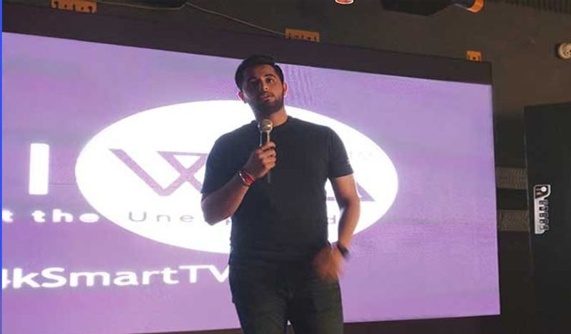 इस टीवी में इनबिल्ड एलेक्सा आपके ऑर्डर के हिसाब से चैनल्स चेंज करने से लेकर आपकी पसंद के गाने तक लगा देगा। साथ ही ये आपकी वॉइस कमांड को हिंदी में समझ सकता है। जिससे आम घरों में लोगों को इसके इस्तेमाल में आसानी होगी। (तस्वीरें- गूगल से)