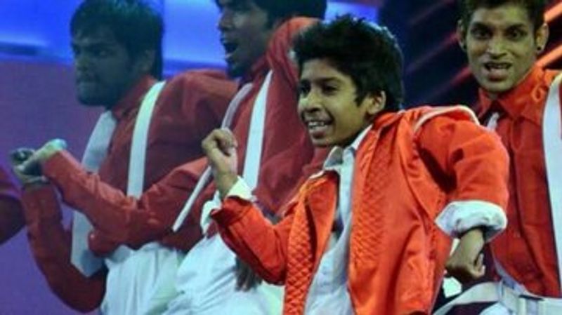 Do you know who is paavakadhaigal narikutty