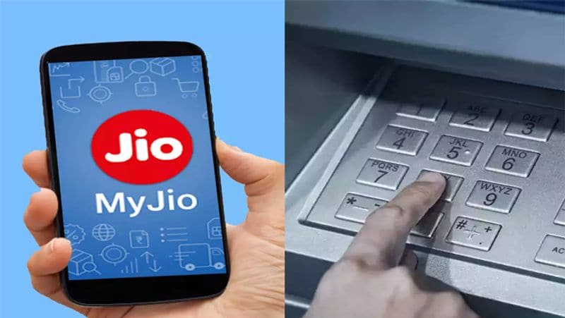 मोबाइल नंबर एंटर करने बाद आपको अपना एटीएम पिन डालना होगा। इसके बाद आपको जितने रुपए का रिचार्ज करना है उतना ही अमाउंट एटीएम मशीन में एंटर करें।
(फोटो सोर्स- गूगल)