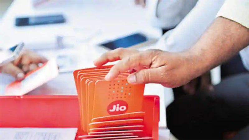 अमाउंट डालने के बाद रिचार्ज कन्फर्म करने के लिए एंटर का बटन दबाएं। इसके बाद आपका जियो नंबर रिचार्ज हो जाएगा और उतना ही अमाउंट आपके बैंक से कट जाएगा।
(फोटो सोर्स- गूगल)