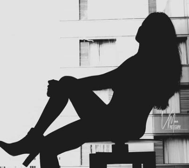 biggboss julie silhouettes hot photos viral in internet
