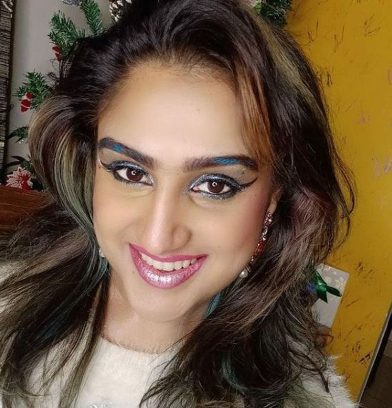 பீட்டர் பால் குறித்த நீண்ட பிரச்சனைக்குப் பிறகு, தற்போது வனிதா வாழ்வில் மீண்டும் வசந்தம் வீச ஆரம்பித்துள்ளது, இவர் ஹீரோயினாக நடிக்கும் படம் இன்று பூஜையுடன் துவங்கியுள்ளதாக வனிதாவே சமூக வலைதள பக்கத்தில் உறுதிசெய்துள்ளார்.