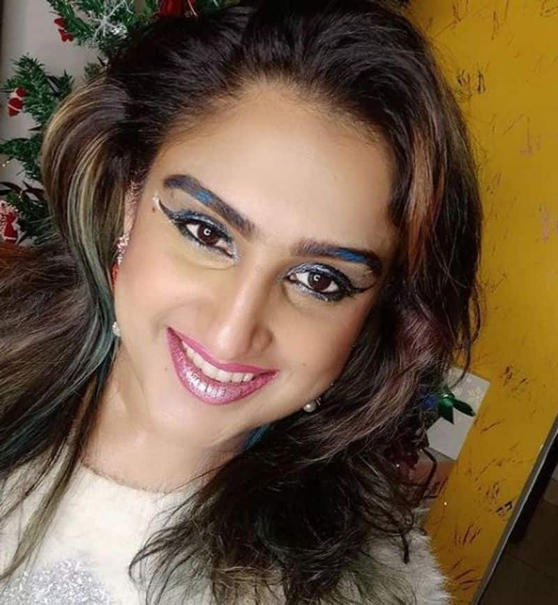 vanitha Christmas makeup photo goes viral in internet