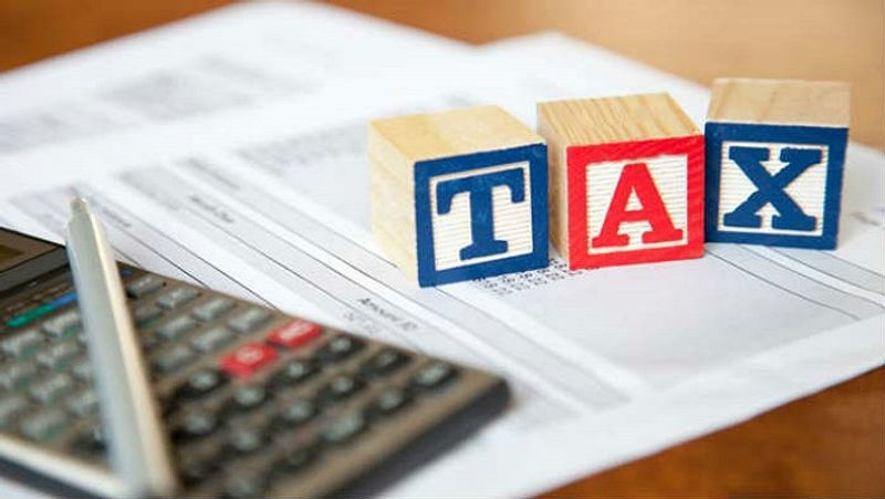 इनकम टैक्स डिपार्टमेंट नोटिस का जवाब नहीं देने वाले लोगों के खिलाफ एक्शन लेने की योजना लागू करने जा रहा है। इसके साथ ही, विभाग ने बकाया टैक्स और जुर्माना वसूलने के लिए राष्ट्रीय स्तर पर एक अभियान चलाया है। उन लोगों की धर-पकड़ की जा रही है, जिन्होंने अपनी आय क दिखाई है, लेकिन जिनके बैंक अकाउंट में आय से ज्यादा रकम जमा है। (फाइल फोटो)