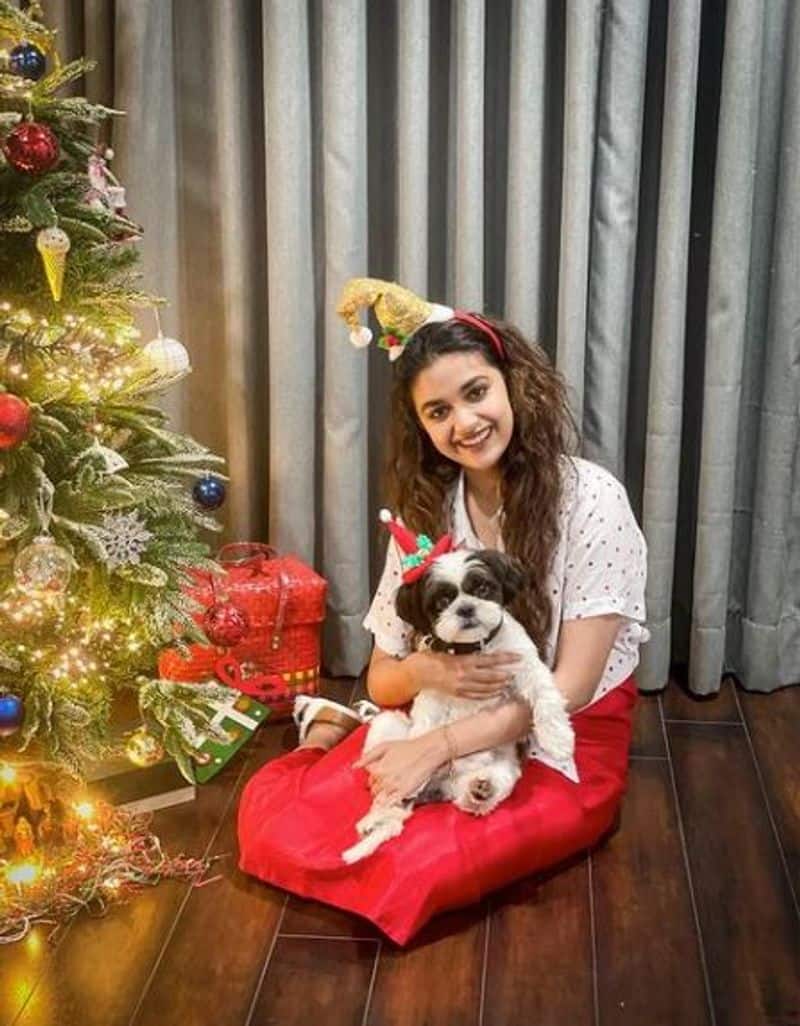 actress keerthi suresh celebrate Christmas photo goes viral
