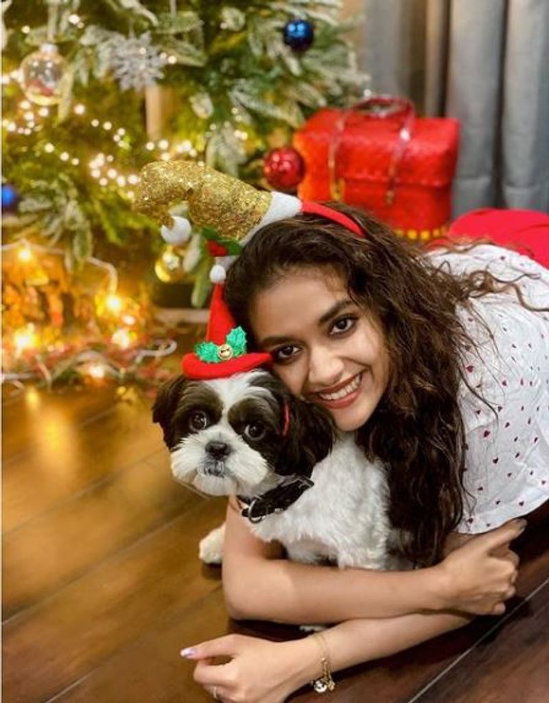 actress keerthi suresh celebrate Christmas photo goes viral
