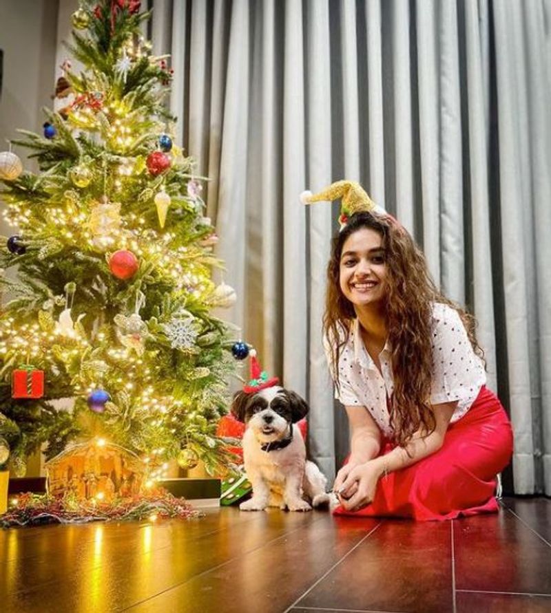 actress keerthi suresh celebrate Christmas photo goes viral