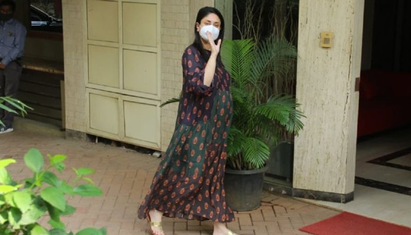 Kareena Kapoor Khan flaunts her baby bump in a maxi dress ADB
