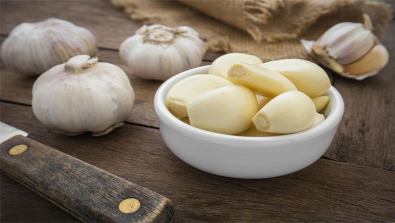 Splinters: Many of garlic's astounding uses were forgotten in the folds of time but users (and believers) still vouch for the lesser-known benefits. One of them is against stubborn splinters. Place a piece of cut garlic over the splinter cut and cover with a bandage- and voila.