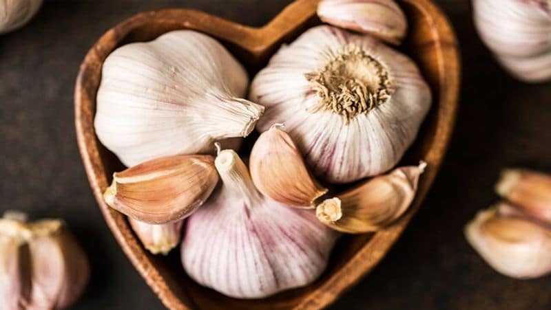 There is something irresistible about the aroma of roasted garlic. It is so captivating with its powerful notes, that it has long been used as a flavour booster in curries, stir-fries, pizza toppings, pastas, meat preparations, dips - you name it.