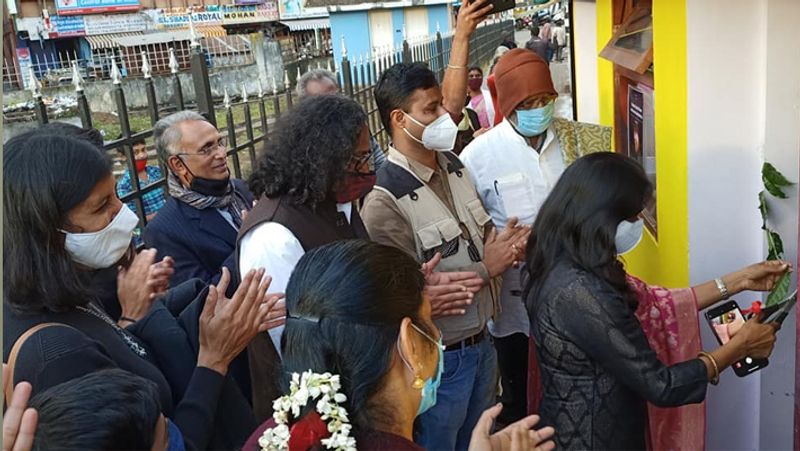 IAS सुप्रिया साहू ने इस आर्ट गैलरी के जरिये बाकी निकायों को एक मैसेज दिया कि वे भी इस तरह बेकार पड़ीं जगहों का शानदार उपयोग कर सकते हैं।
